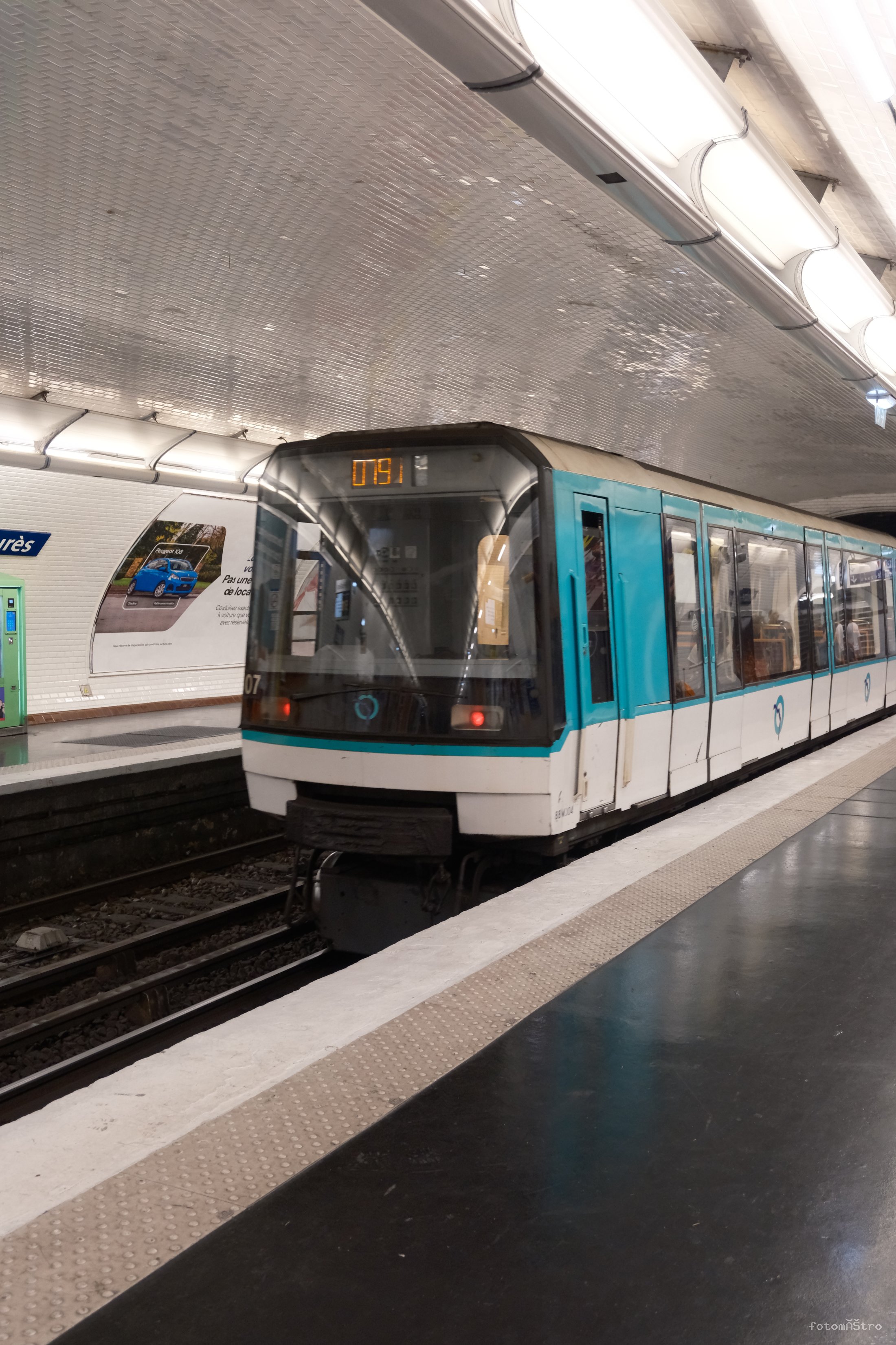 MF88 quittant le quai